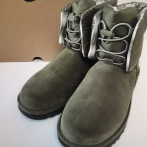 Ugg classic maxi toggle boots